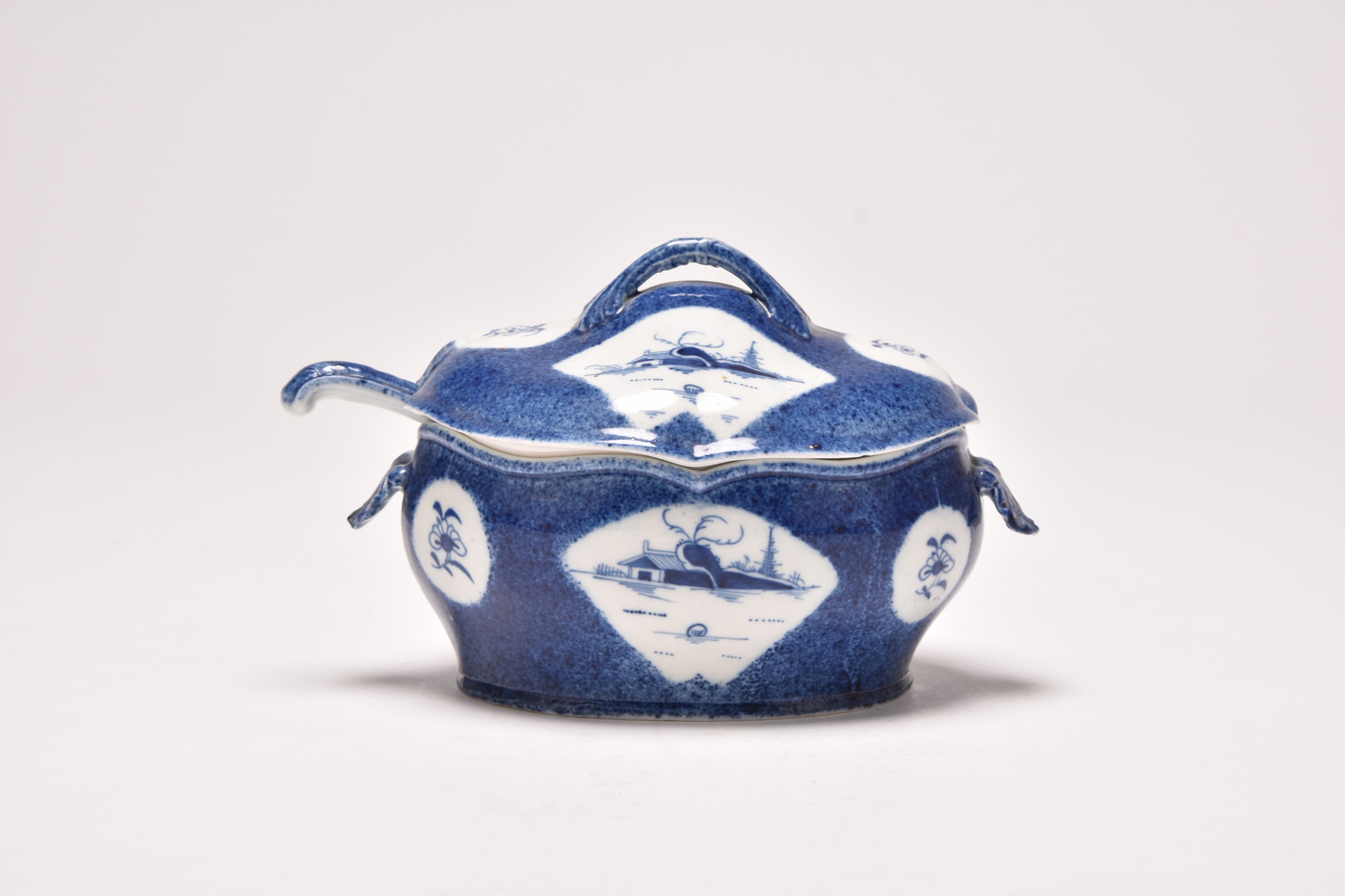 Lot 16 - A rare Caughley 'Fan-Panelled Landscape' powder blue dessert tureen with cover and ladle, circa 1776-85