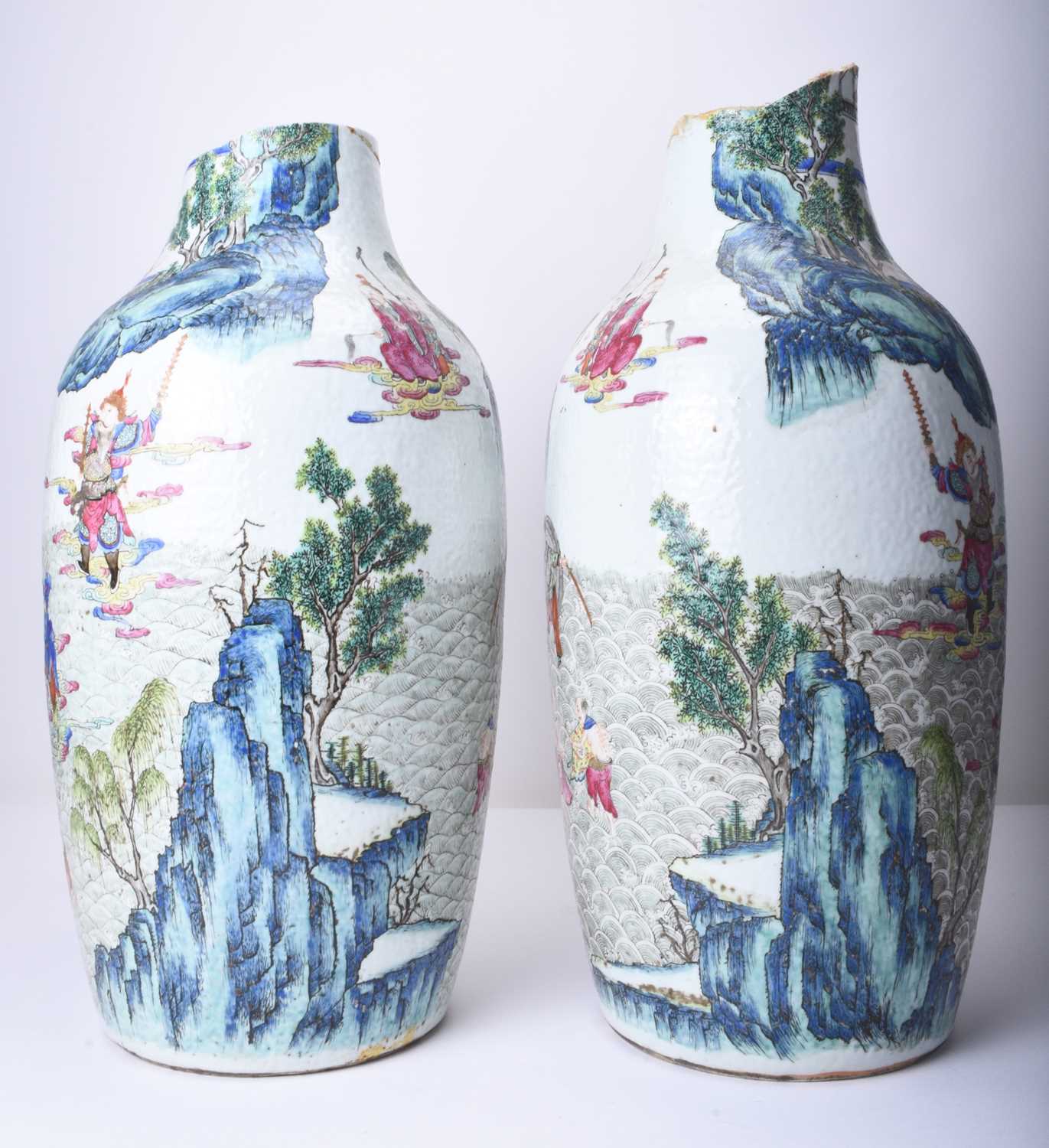 This pair of 19th century Chinese famille rose vases that sold for £3,200.