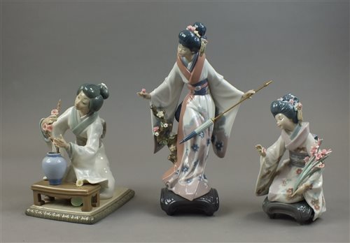 Lot 201 - A collection of Lladro figures comprising...