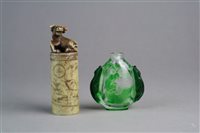 Lot 304 - A Chinese cameo glass snuff bottle 19th/20th...