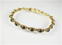 Lot 153 - A sapphire bracelet