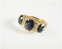 Lot 242 - A sapphire and diamond ring