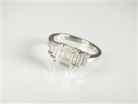 Lot 233 - An Art Deco style platinum diamond ring