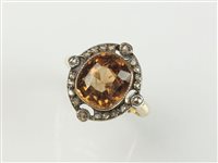 Lot 117 - A zircon and diamond ring