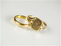 Lot 269 - A 22ct gold band and a 9ct gold ring
