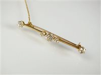 Lot 156 - A diamond bar brooch