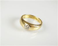 Lot 151 - A Gentleman's diamond ring