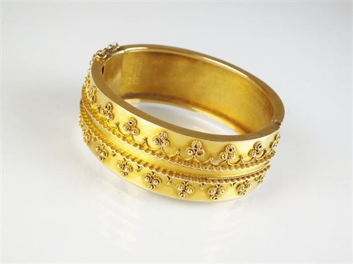 Lot 259 - A Victorian 15ct gold bangle