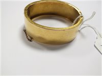 Lot 259 - A Victorian 15ct gold bangle