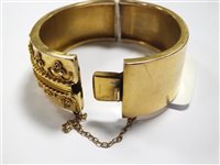 Lot 259 - A Victorian 15ct gold bangle