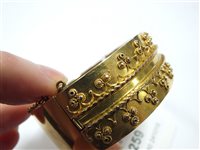 Lot 259 - A Victorian 15ct gold bangle