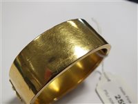 Lot 259 - A Victorian 15ct gold bangle