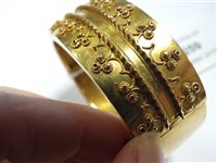 Lot 259 - A Victorian 15ct gold bangle