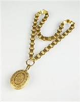 Lot 140 - A locket on chain