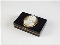 Lot 105 - A tortoiseshell box