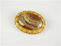 Lot 272 - An agate brooch