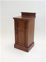 Lot 274 - An Edwardian bedside cabinet