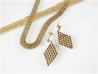 Lot 176 - A suite of jewellery