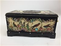 Lot 106 - A singing bird box