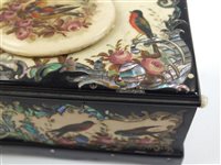 Lot 106 - A singing bird box