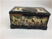 Lot 106 - A singing bird box