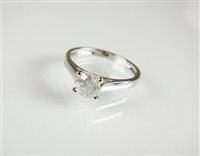 Lot 215 - A single stone diamond ring