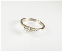 Lot 235 - A single stone diamond ring