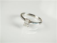 Lot 211 - A single stone diamond ring