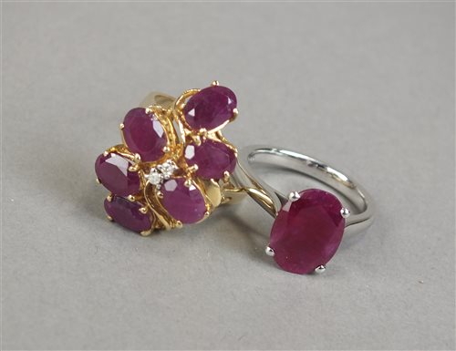 Lot 37 - 18ct gold single stone ruby ring