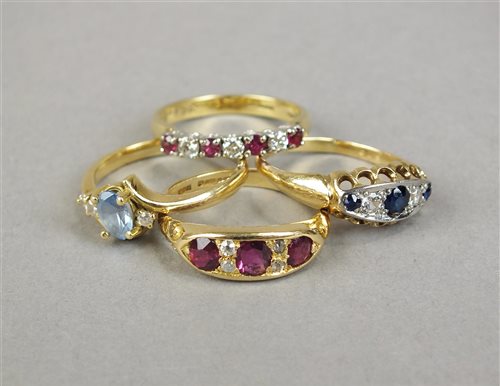 Lot 15 - An 18ct gold seven stone red stone and diamond ring