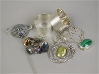 Lot 43 - Collection of costume jewellery