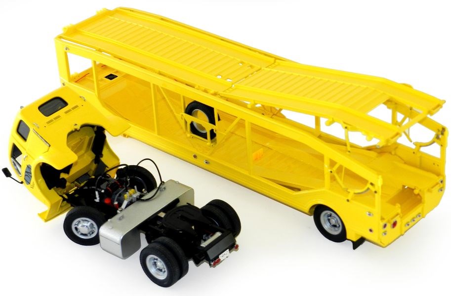 Lot 111 - Danbury Mint 1/24 1952 Four Car Transporter
