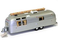 Lot 124 - Franklin Mint 1968 Airstream Land Yacht Trailer/Caravan