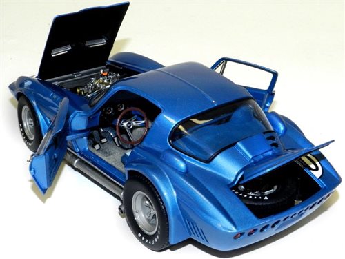 Lot 115 - Exoto Racing Legends Corvette