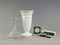 Lot 126 - A collection of glassware and ceramics