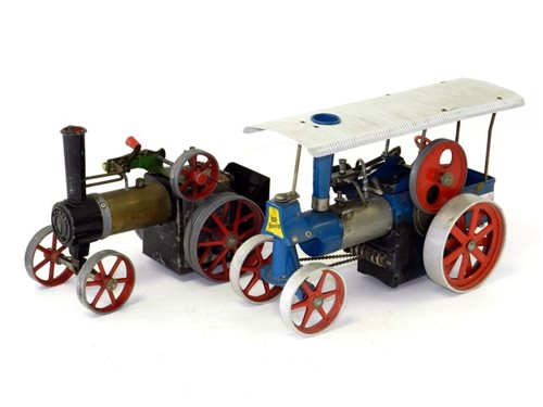 Lot 85 - Wilesco D40 Traction Engine in blue and red