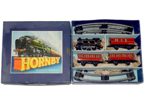 Lot 329 - Hornby O gauge no.41 tinplate passenger train set