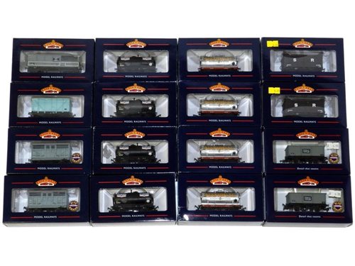 Lot 226 - Bachmann 00 wagons, assorted