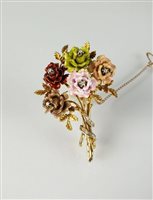 Lot 275 - A floral en tremblant brooch