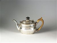 Lot 39 - A bachelors silver teapot