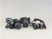 Lot 185 - Box of cameras