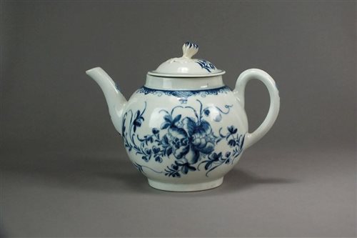 Lot 71 - A Worcester Mansfield teapot and cover