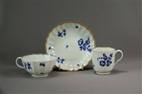 Lot 160 - A Worcester blue painted trio