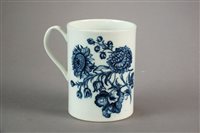 Lot 85 - A Caughley blue and white porcelain mug in the Natural Sprays pattern