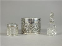 Lot 269 - A silver circular box