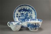 Lot 84 - A Worcester butterboat and a Caughley/Coalport teabowl and saucer