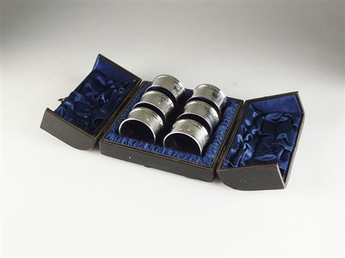 Lot 12 - A cased set of napkin rings