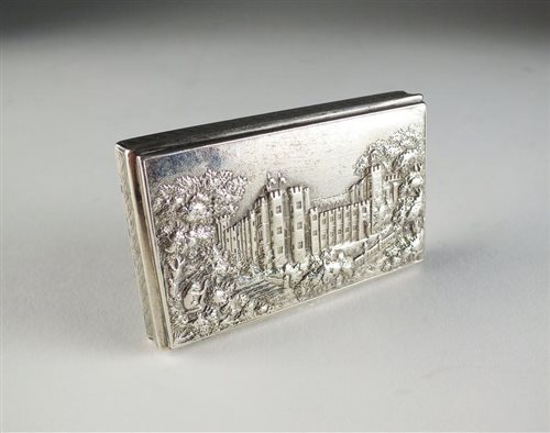 Lot 85 - A silver castle top snuff box