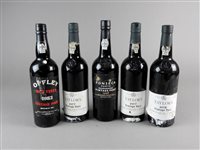 Lot 163 - Five bottles of port to include Taylors 1977 vintage port (2), Taylors 1975 vintage port, Fonseca vintage port 1998 and Offley vintage port 1983 (5)