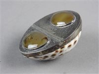 Lot 186 - A tiger cowry shell snuff box